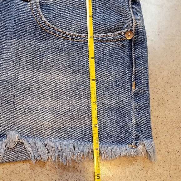 Bullhead Blue Distressed Low Rise Jean Shorts Size 7 - Picture 6 of 11